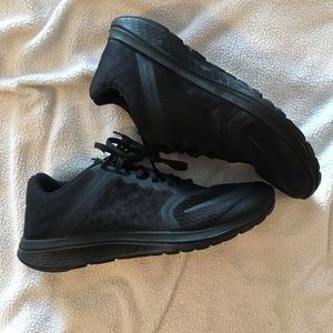 Women’s Black Nike’s